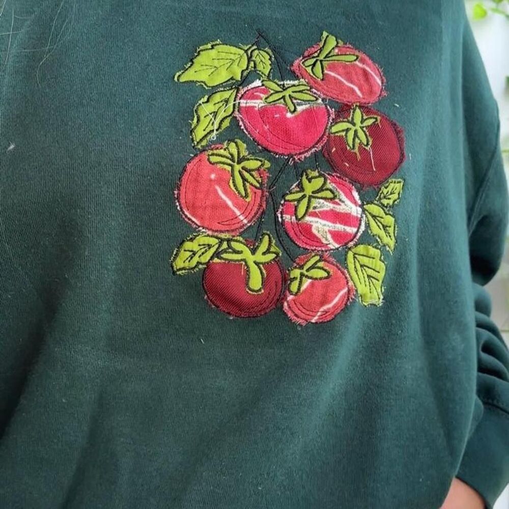 NWT Patchwork Embroidered Tomato Appliqué Forest Green Crewneck Sweatshirt - Picture 8 of 8